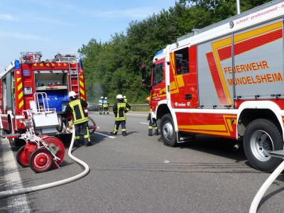 B2 Feuer/ Rauch PKW - BAB 81 Mundelsheim >> Heilbronn - 17.07.2019